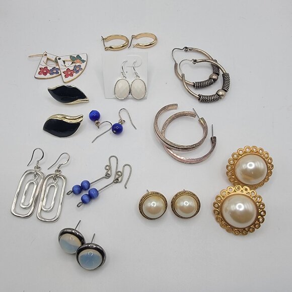 Lot‎ Of Vintage Gold And Silver Tone PIERCED Earrings Faux Pearl Etc - Picture 1 of 10